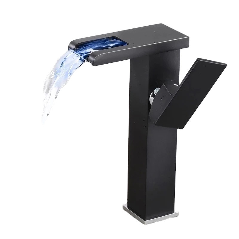 دلیل قرار گرفتن شیر اب سرد سمت راست چیست؟